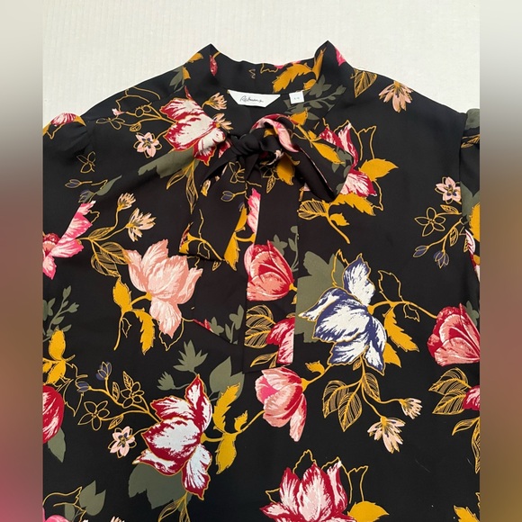 Floral Blouse with Bow - Picture 7 of 12